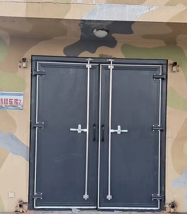 通渭工业平开门