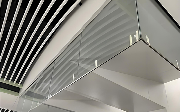 通渭玻璃挡烟垂壁