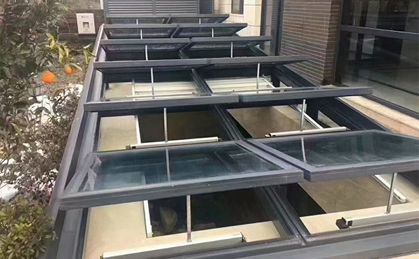 某轨道交通车辆维修车间通渭排烟窗应用